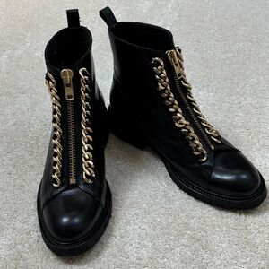 Billi Bi Copenhagen Black LeatherZip Front Boot w Gold Chain Front & Gold Zip 38